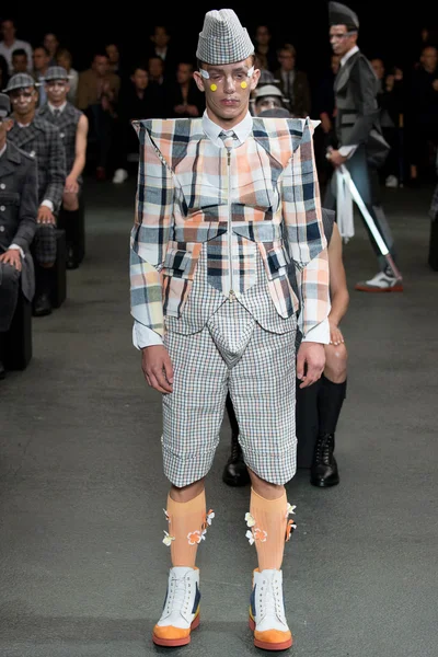 Look 28